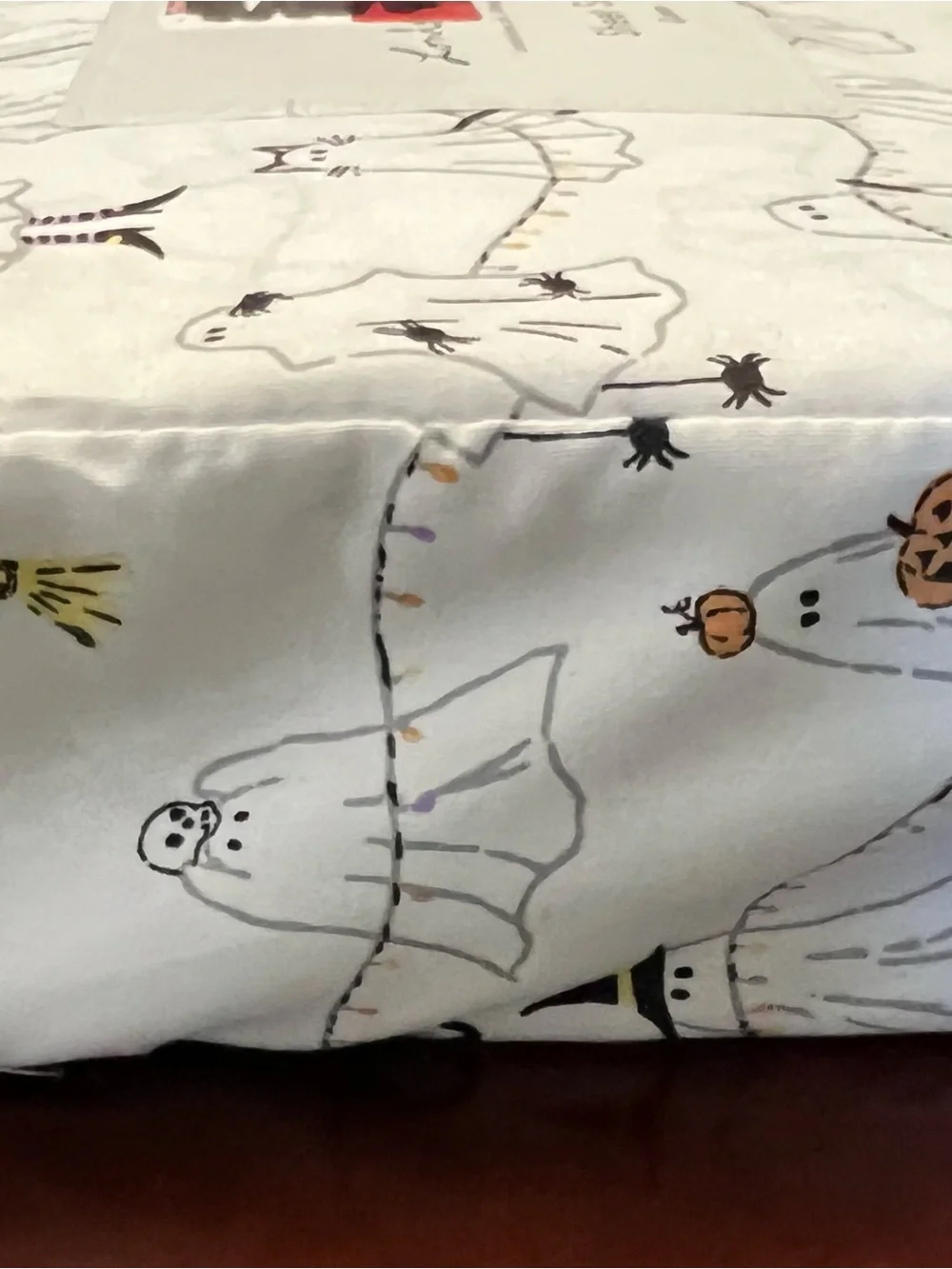 London Kaye Halloween Ghost Queen Sheet Set - White Ghost Print